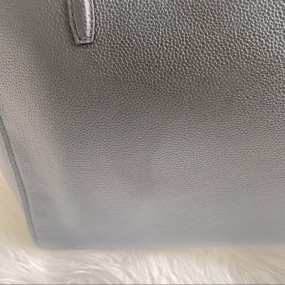 Tory Burch Carson Leather Tote - Picture 6 of 12